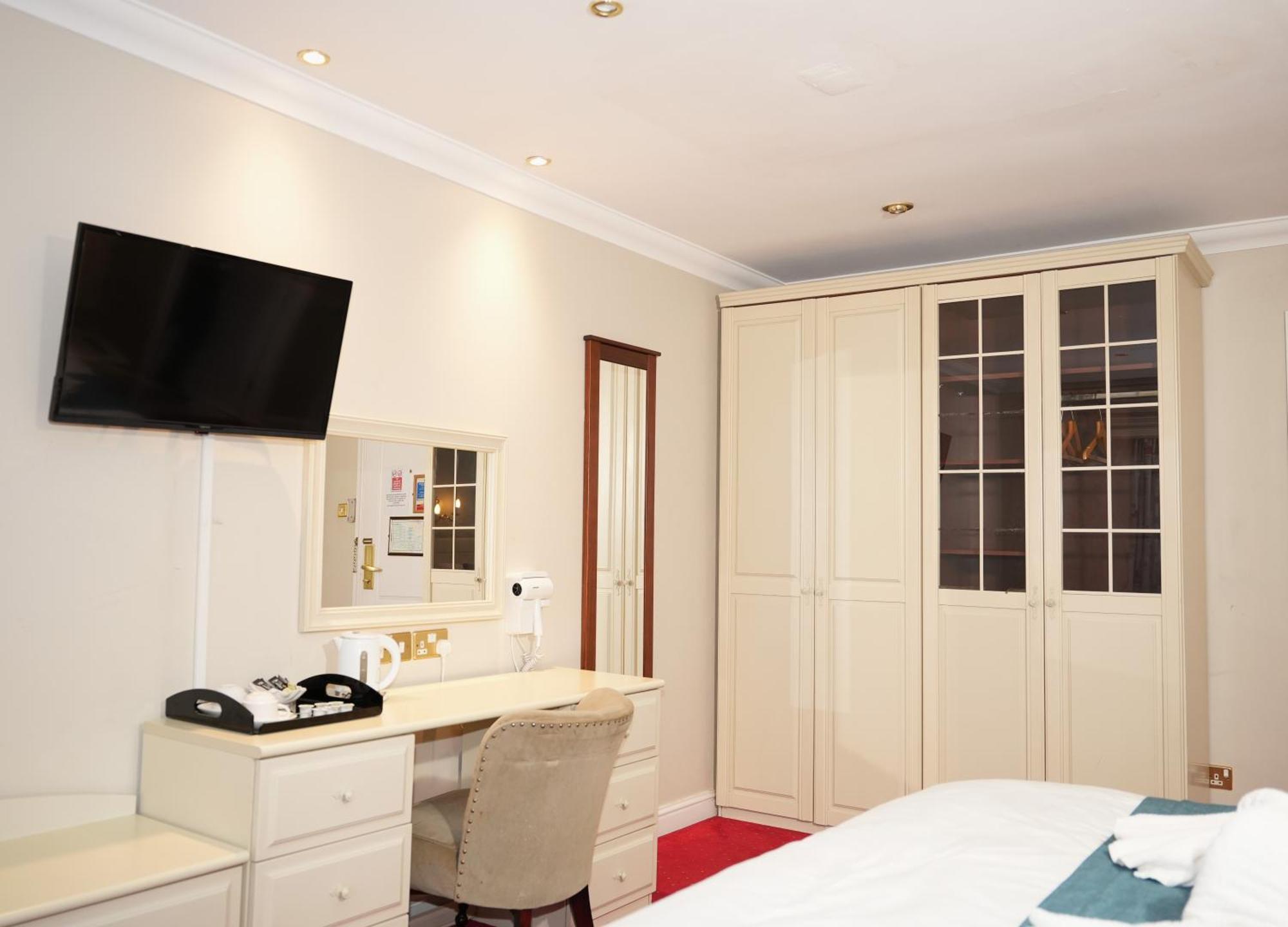 Consort Hotel Ротерхам Экстерьер фото
